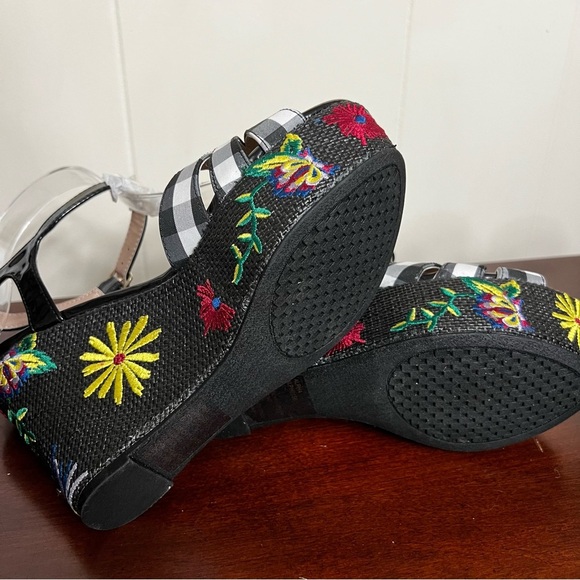 Betsey Johnson - TRACI - plaid gingham picnic embroidered wedge heels 6 NWOT - Picture 7 of 8